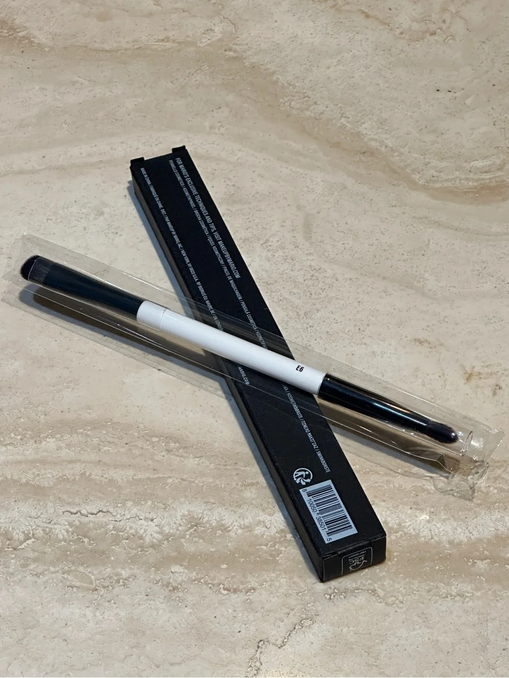 MAKEUP BY MARIO E6 Dual-Ended Eyeshadow Brush